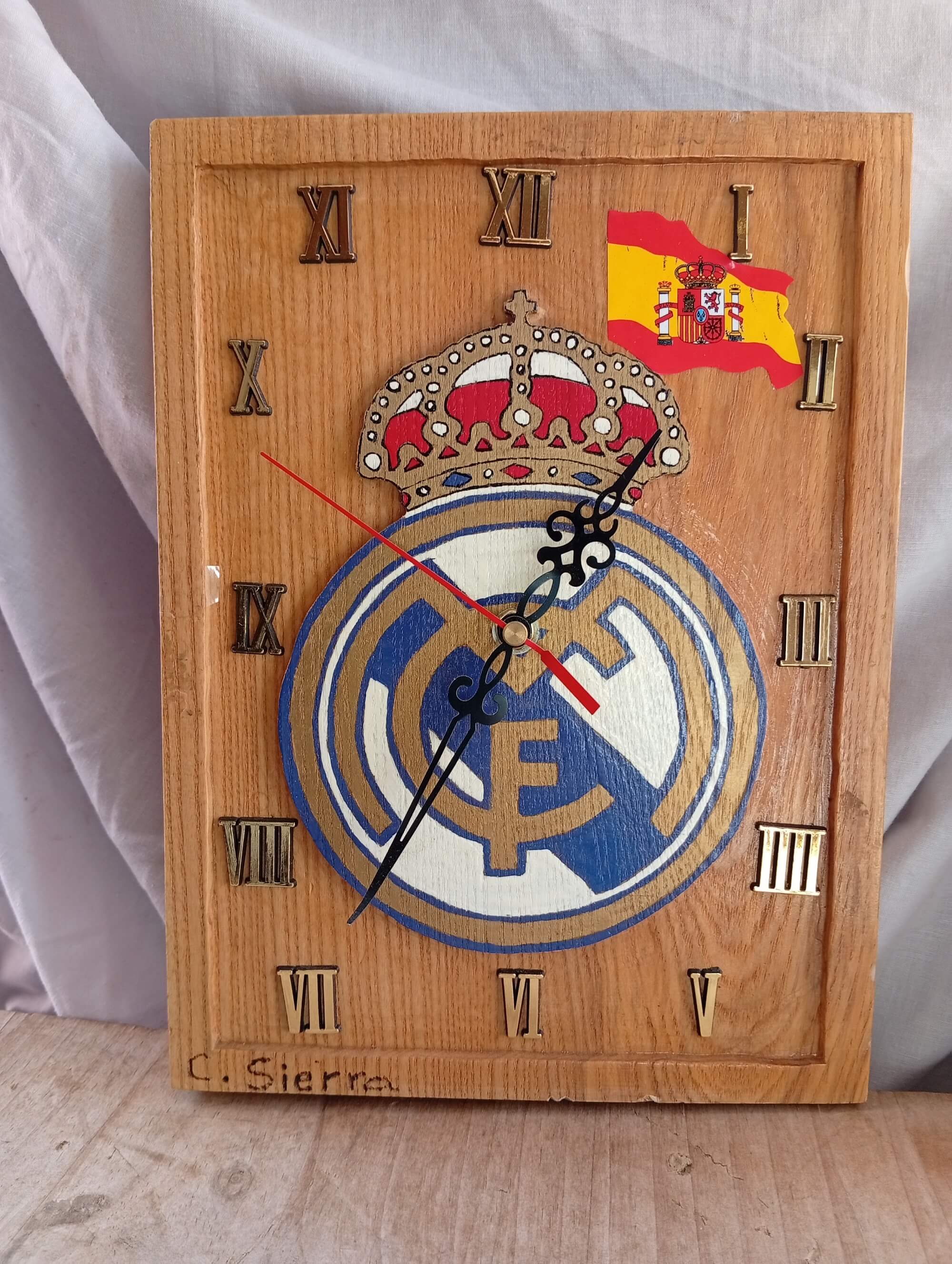 Reloj del Real Madrid con su Bandera de España, campeón de varias de varias copas de Europa